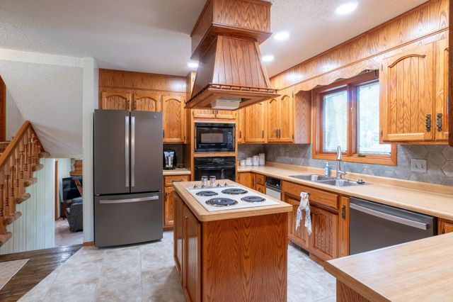 747 5th Avenue NW, Valley City, ND 58072