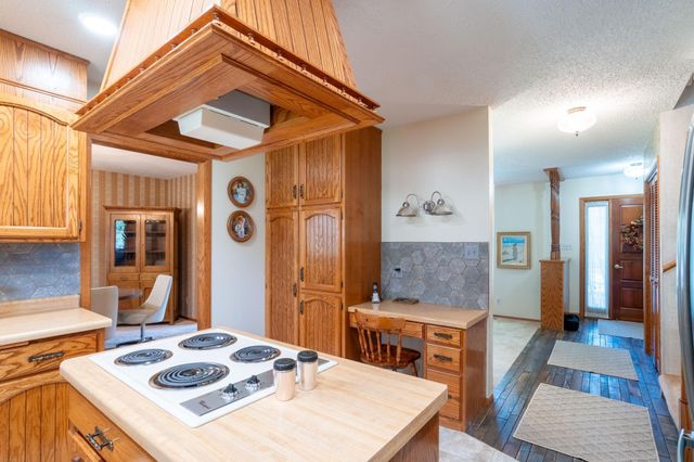 747 5th Avenue NW, Valley City, ND 58072