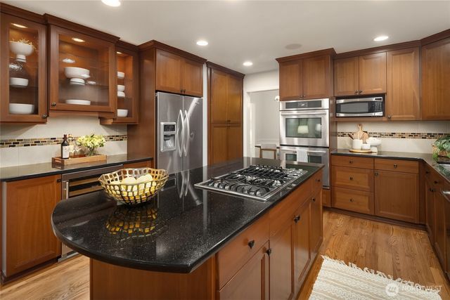 1010 106th Avenue SE, Bellevue, WA 98004