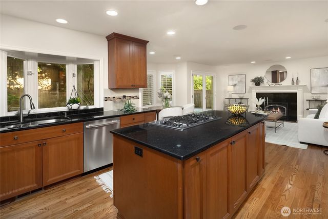 1010 106th Avenue SE, Bellevue, WA 98004