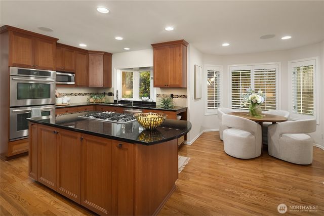 1010 106th Avenue SE, Bellevue, WA 98004