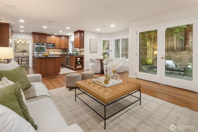1010 106th Avenue SE, Bellevue, WA 98004
