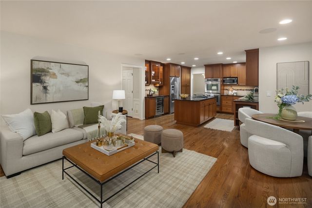 1010 106th Avenue SE, Bellevue, WA 98004