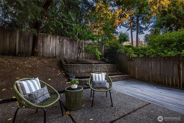 1010 106th Avenue SE, Bellevue, WA 98004