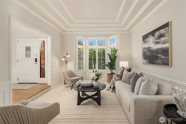 1010 106th Avenue SE, Bellevue, WA 98004