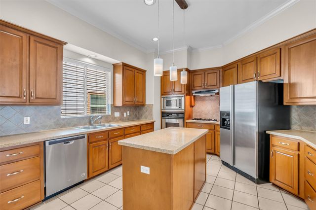 2123 Stacy Knoll, Houston, TX 77008