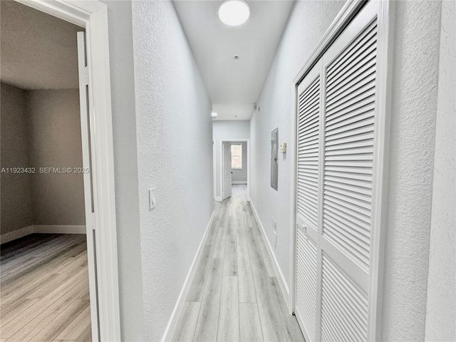 120 Jacaranda Country Club Dr 101, Plantation, FL 33324