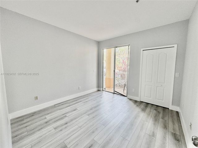 120 Jacaranda Country Club Dr 101, Plantation, FL 33324