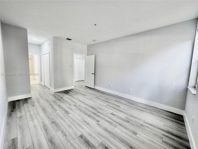 120 Jacaranda Country Club Dr 101, Plantation, FL 33324