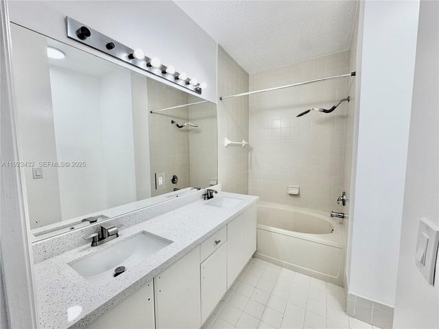 120 Jacaranda Country Club Dr 101, Plantation, FL 33324