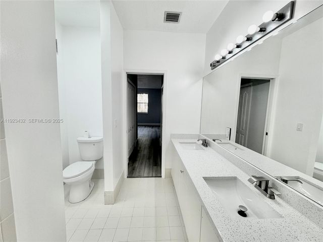 120 Jacaranda Country Club Dr 101, Plantation, FL 33324