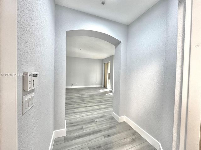 120 Jacaranda Country Club Dr 101, Plantation, FL 33324