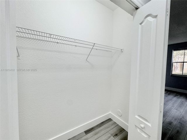 120 Jacaranda Country Club Dr 101, Plantation, FL 33324