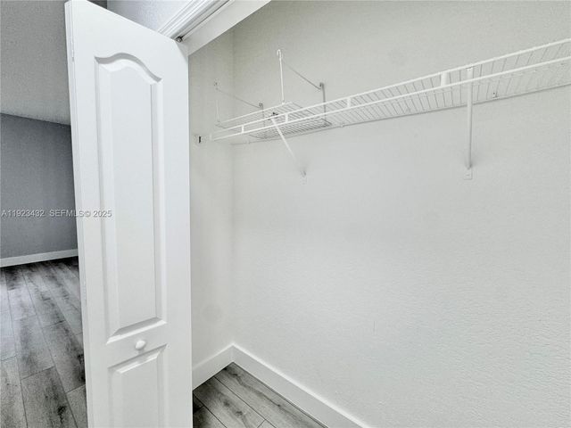 120 Jacaranda Country Club Dr 101, Plantation, FL 33324