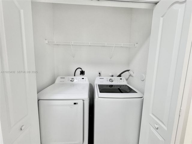 120 Jacaranda Country Club Dr 101, Plantation, FL 33324