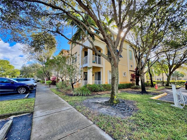 120 Jacaranda Country Club Dr 101, Plantation, FL 33324