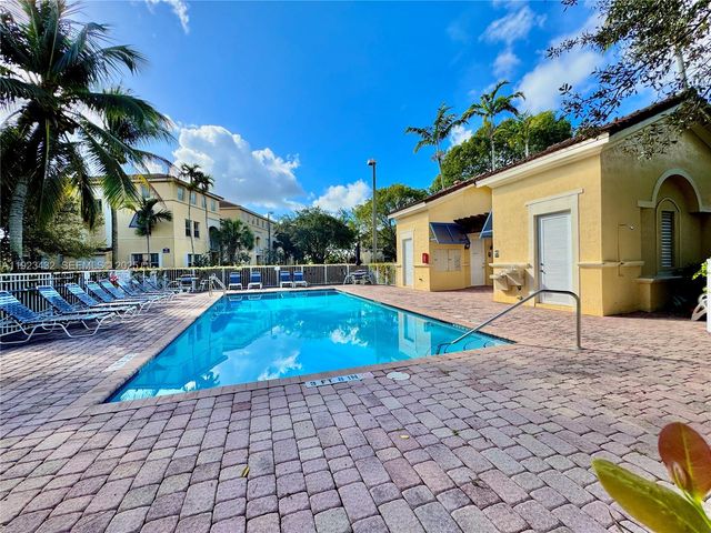 120 Jacaranda Country Club Dr 101, Plantation, FL 33324