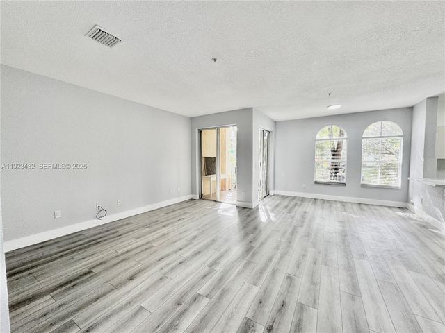 120 Jacaranda Country Club Dr 101, Plantation, FL 33324