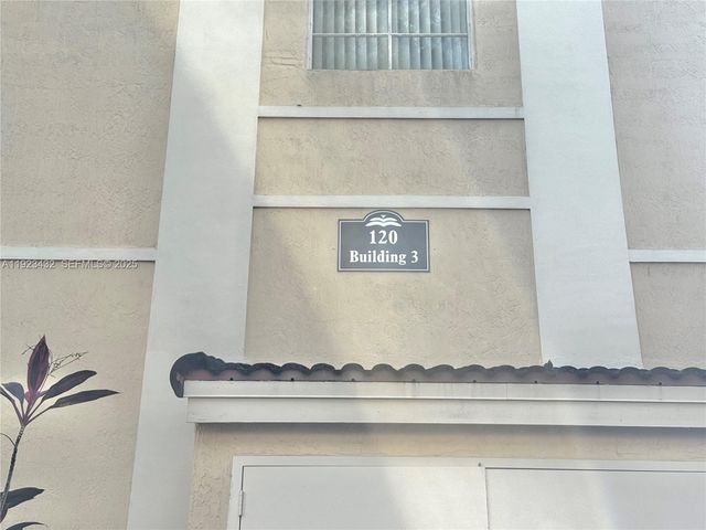 120 Jacaranda Country Club Dr 101, Plantation, FL 33324