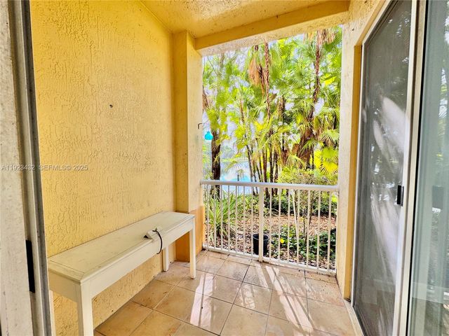 120 Jacaranda Country Club Dr 101, Plantation, FL 33324