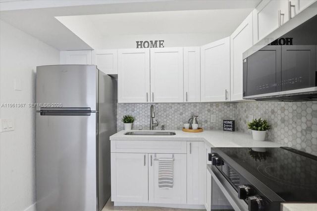 1400 SW 124th Ter 207Q, Pembroke Pines, FL 33027