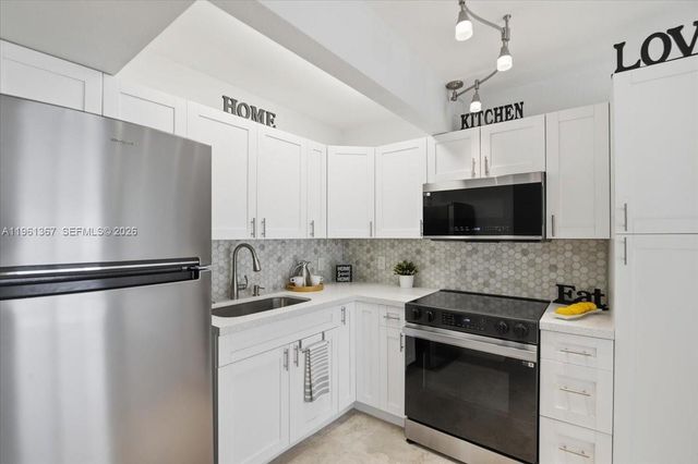 1400 SW 124th Ter 207Q, Pembroke Pines, FL 33027