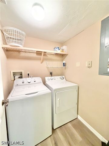 509 Roma CT 107, Naples, FL 34110