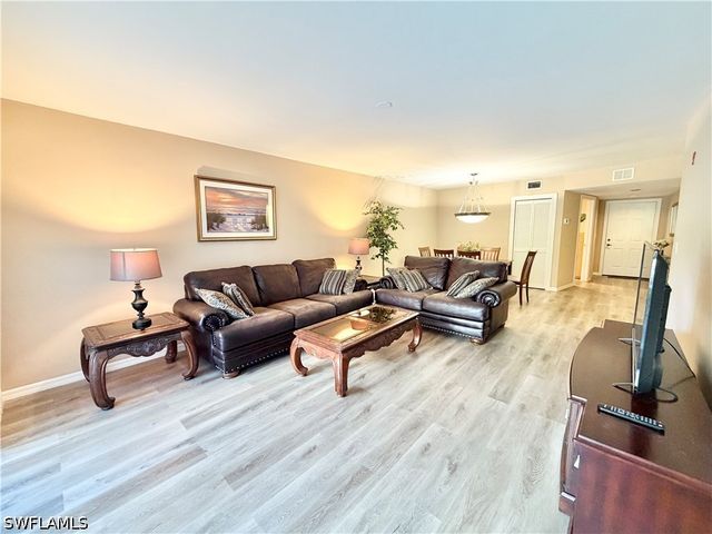 509 Roma CT 107, Naples, FL 34110