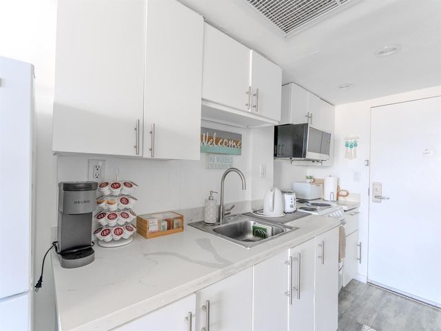 19201 Collins Avenue 1038, Sunny Isles Beach, FL 33160