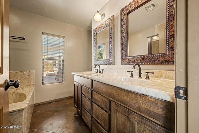 2818 E PARADISE Drive, Phoenix, AZ 85028