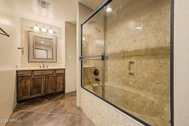 2818 E PARADISE Drive, Phoenix, AZ 85028