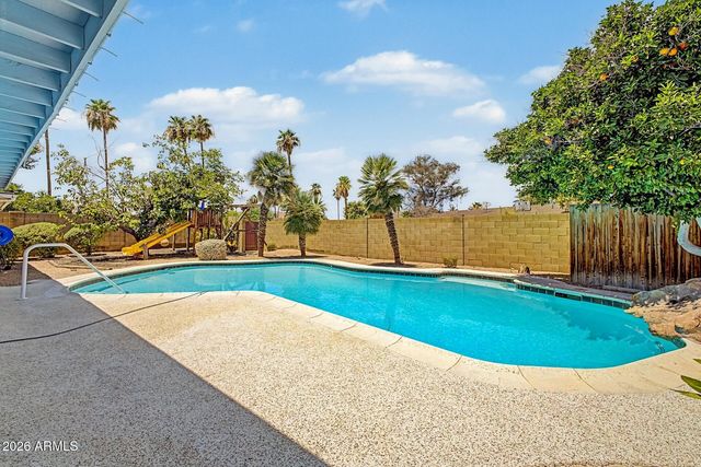 2818 E PARADISE Drive, Phoenix, AZ 85028