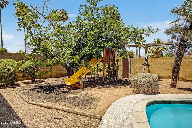 2818 E PARADISE Drive, Phoenix, AZ 85028