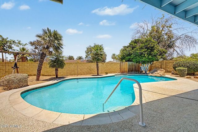 2818 E PARADISE Drive, Phoenix, AZ 85028