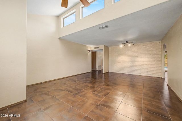 2818 E PARADISE Drive, Phoenix, AZ 85028