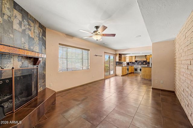 2818 E PARADISE Drive, Phoenix, AZ 85028