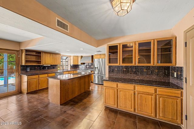 2818 E PARADISE Drive, Phoenix, AZ 85028