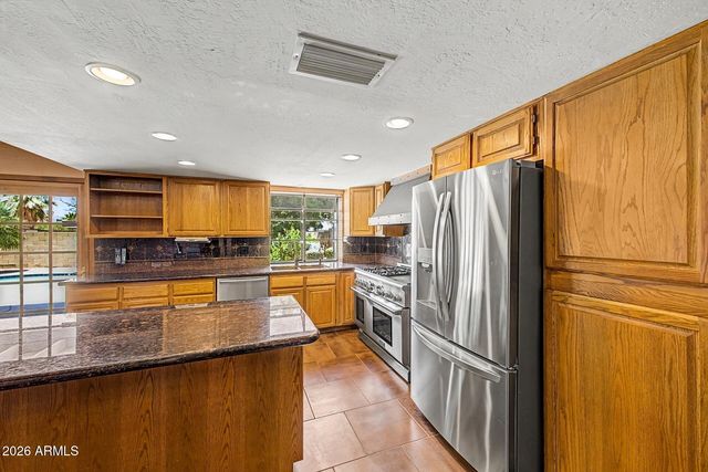2818 E PARADISE Drive, Phoenix, AZ 85028