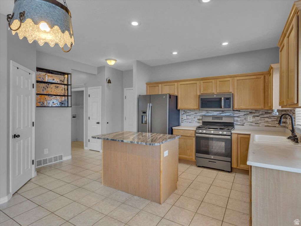 Image 7 of property listing at 58 W 1570 N, Tooele, UT 84074