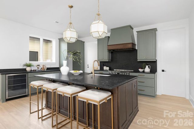 400 Dover Avenue, Charlotte, NC 28209