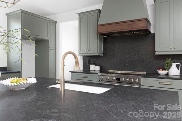 400 Dover Avenue, Charlotte, NC 28209