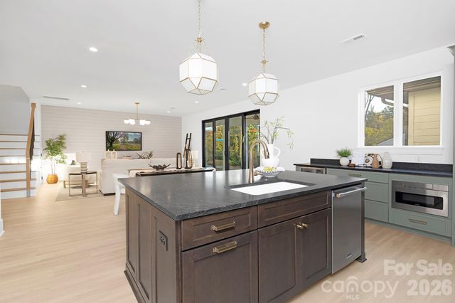 400 Dover Avenue, Charlotte, NC 28209