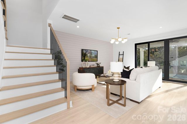 400 Dover Avenue, Charlotte, NC 28209