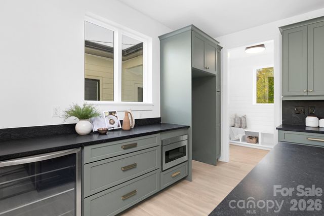 400 Dover Avenue, Charlotte, NC 28209