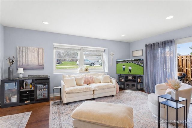 884 Bristol Drive -, Barrington, IL 60010