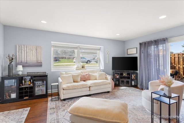 884 Bristol Drive -, Barrington, IL 60010