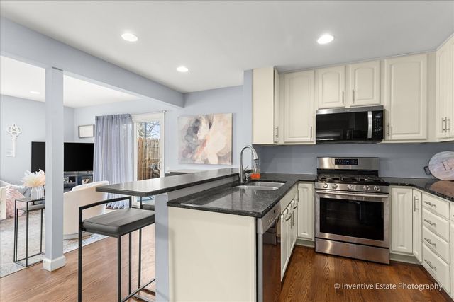 884 Bristol Drive -, Barrington, IL 60010