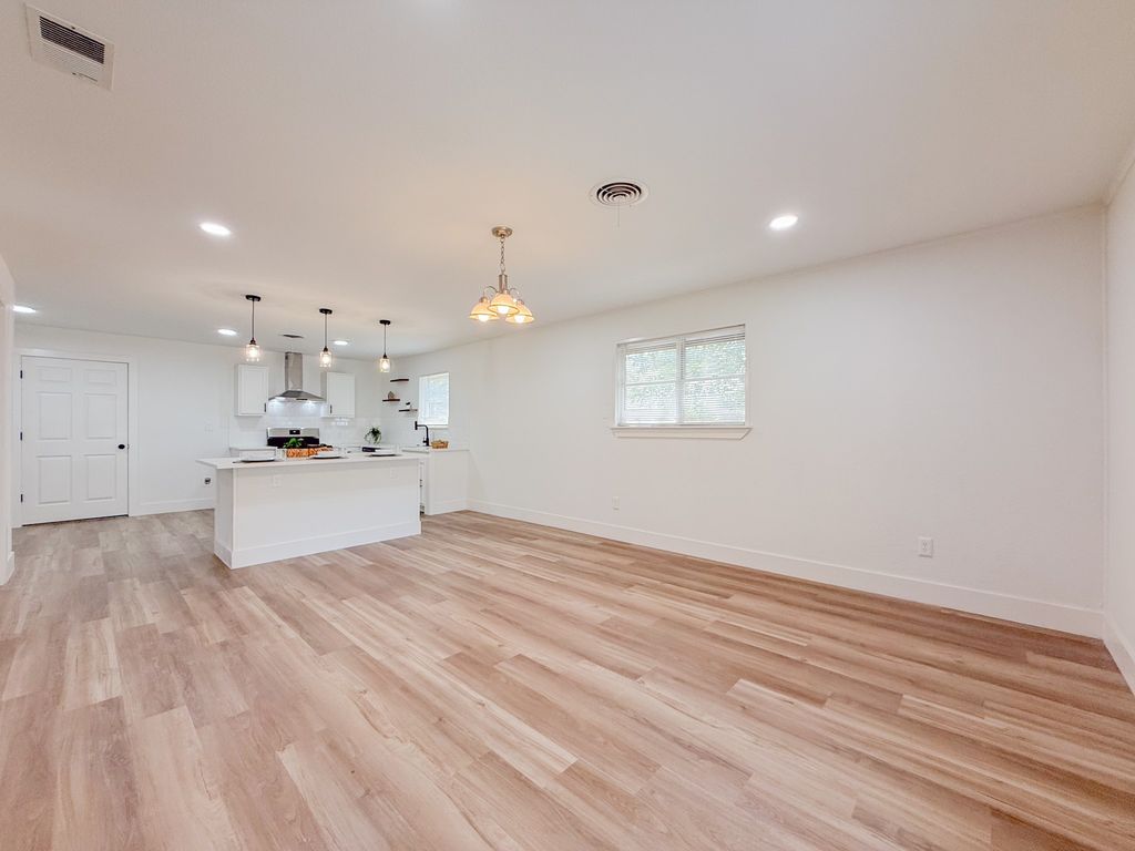228 Hallbrook Drive, Fort Worth, TX 76134 — photo 5
