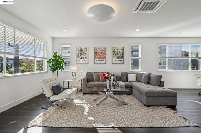 646 646 Eucalyptus Way, Alameda, CA 94501