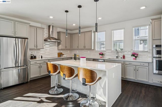 646 646 Eucalyptus Way, Alameda, CA 94501